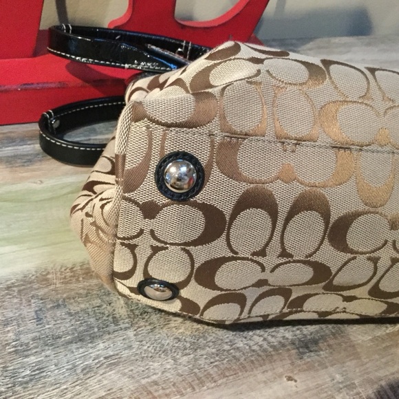 Coach Penelope Brown Black and Tan Signature Shoulder Magnetic Snap Shoulder Bag - Picture 3 of 11